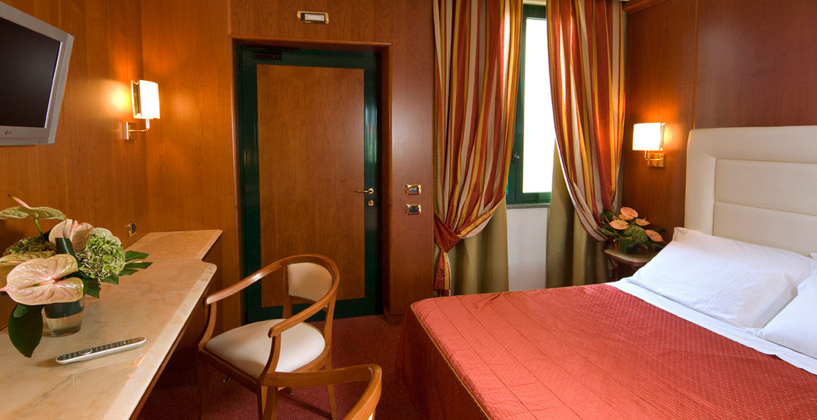 As Hotel Monza Habitación foto